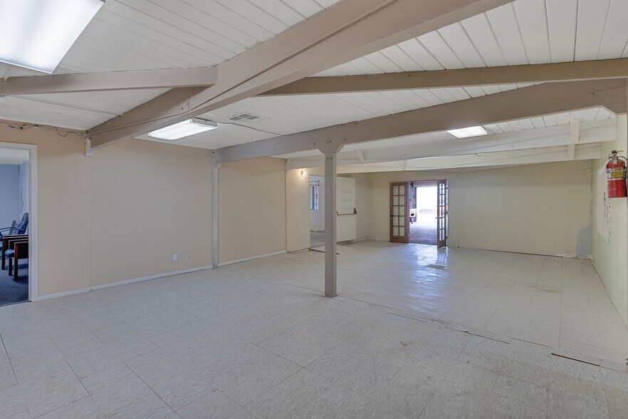 More Photos Of 2124 Thomas R Cannell Rd, Thermal Office For Sale