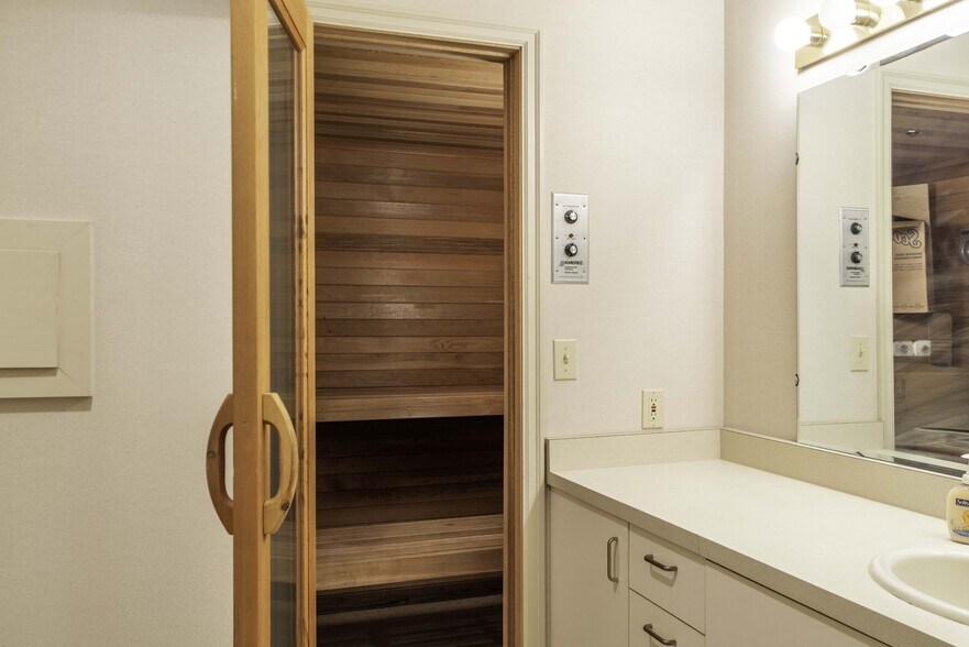 More Photos Of 426 Main St, Ketchikan Office For Sale