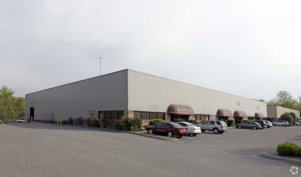 More Photos Of 2847 John Deere Dr, Knoxville Light Distribution For Lease
