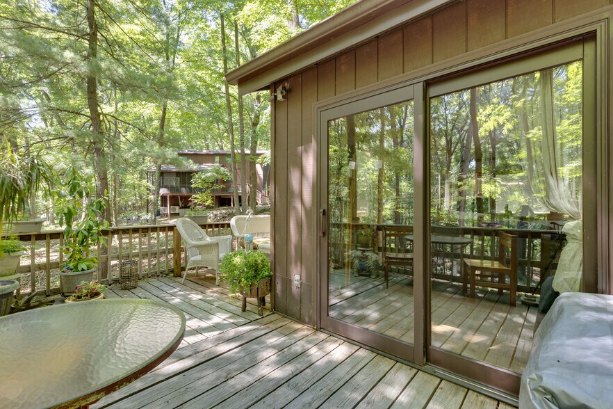 More Photos Of 11 Mountainside Dr, Berkeley Springs Specialty For Sale