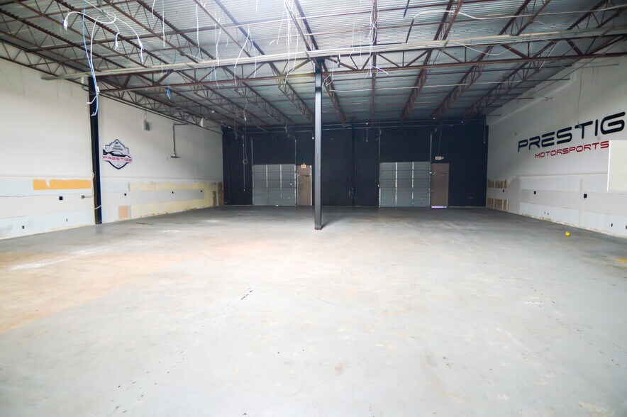More Photos Of 403 E Ramsey Rd, San Antonio Research And Development For Lease