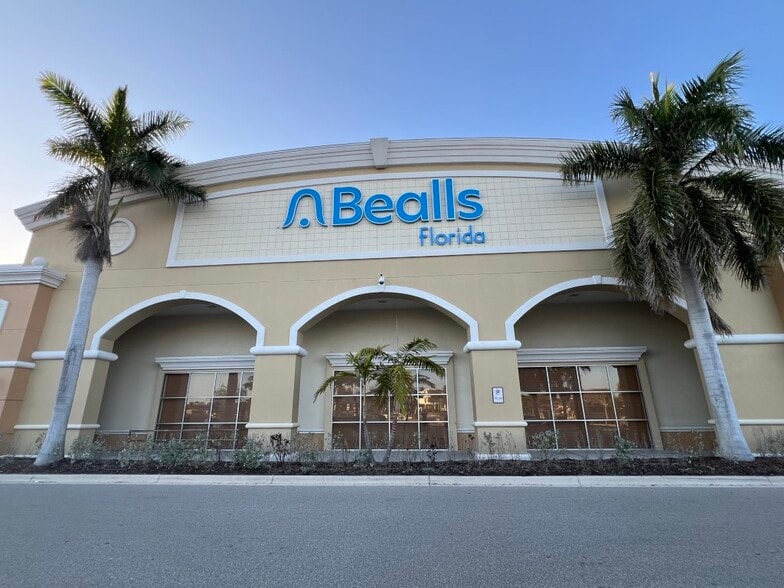 More Photos Of 13575-13585 Tamiami Trl N, Naples Unknown For Lease