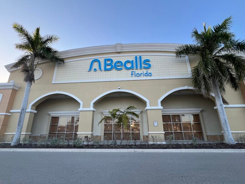 More Photos Of 13575-13585 Tamiami Trl N, Naples Unknown For Lease