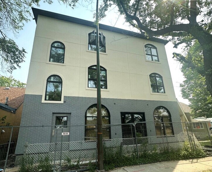 Primary Photo Of 41 St Anne&#39;s Rd, Winnipeg Apartments For Sale