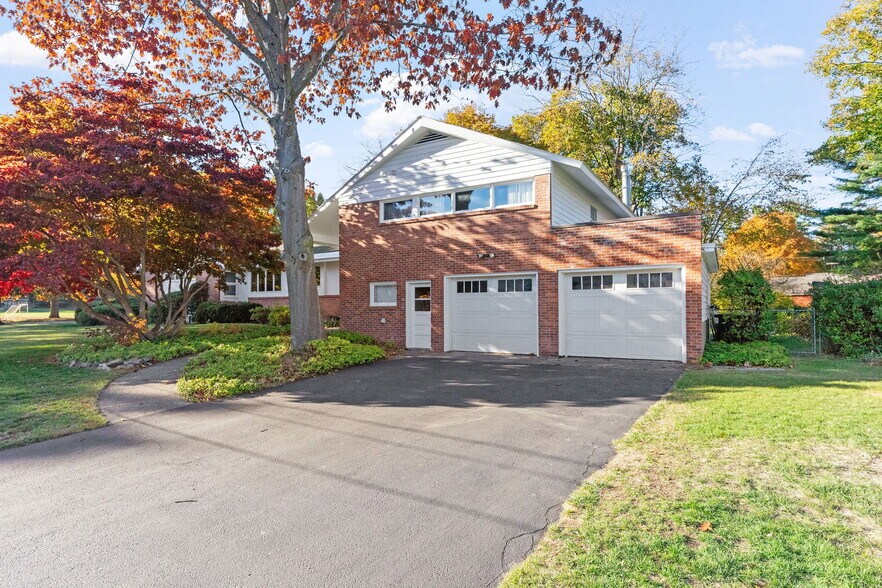 More Photos Of 6 Arbor Dr, Glens Falls Office For Sale