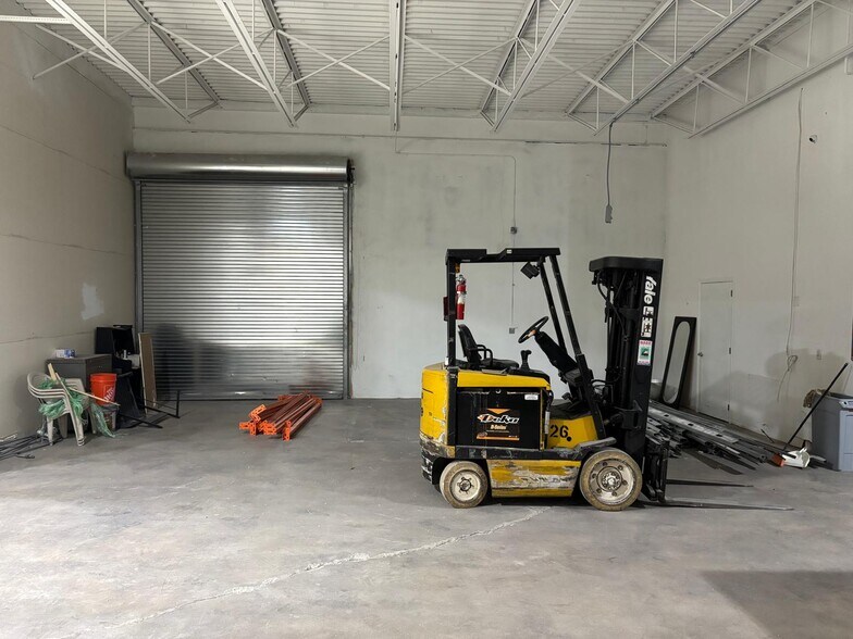 More Photos Of 4671-4685 E 11th Ave, Hialeah Warehouse For Lease