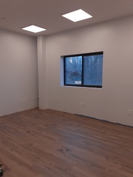 More Photos Of 1 Distribution Dr, Bloomingburg Warehouse For Lease