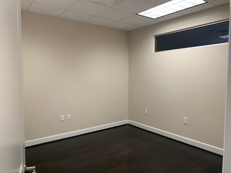 More Photos Of 440 Cobia Dr, Katy Unknown For Lease