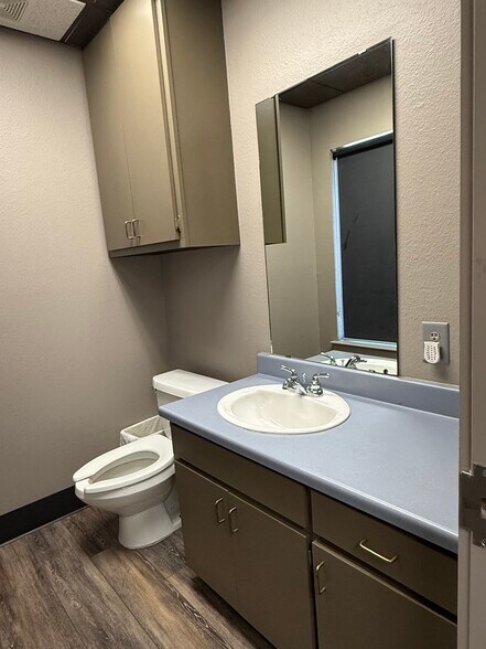 More Photos Of 4550 Lamar Ave, Paris Rehabilitation Center For Lease