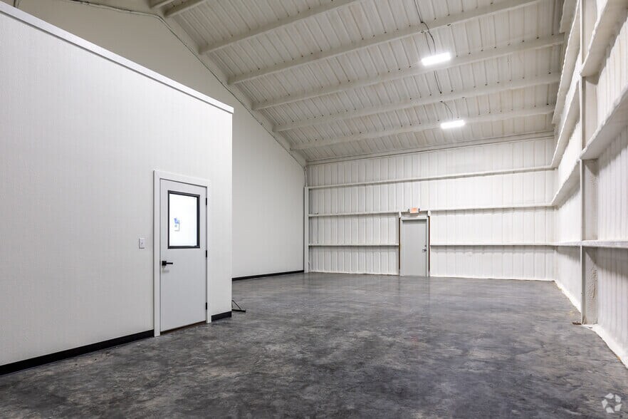More Photos Of 14333 FM 121, Van Alstyne Flex For Lease