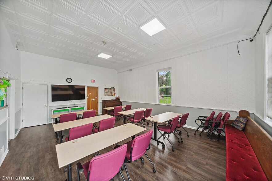 More Photos Of 240 Olde Half Day Rd, Lincolnshire Religious Facility For Sale