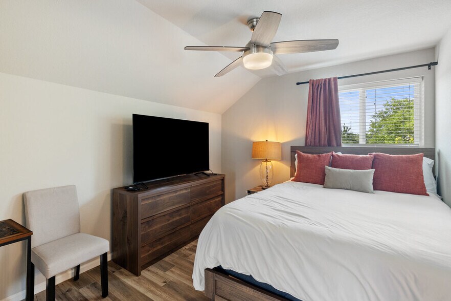 More Photos Of 4607 R O Dr, Spicewood Lodge Meeting Hall For Sale