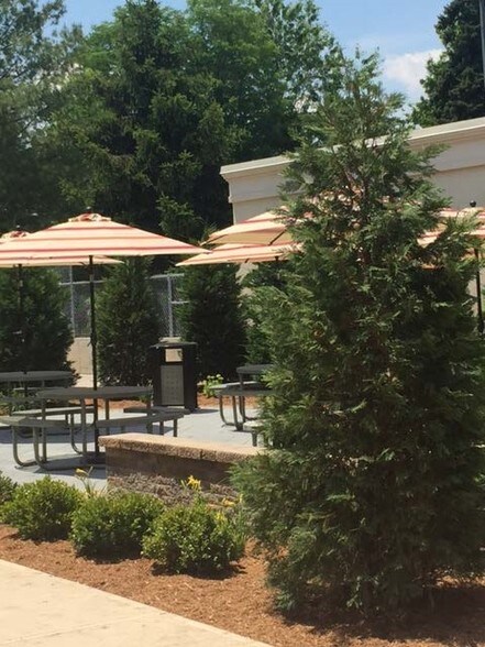 More Photos Of 7001 Amboy Rd, Staten Island General Retail For Lease