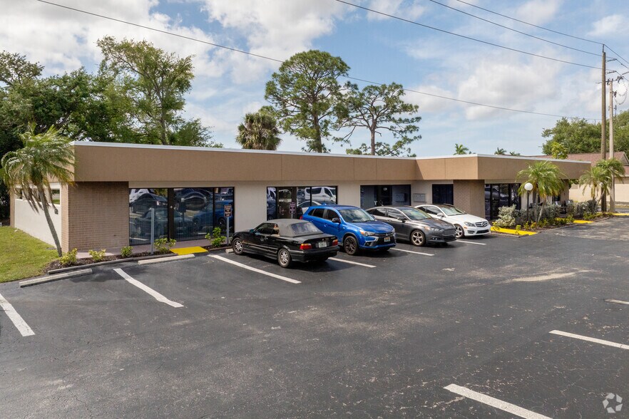 Primary Photo Of 6313 Corporate Ct, Fort Myers Office Residential For Lease