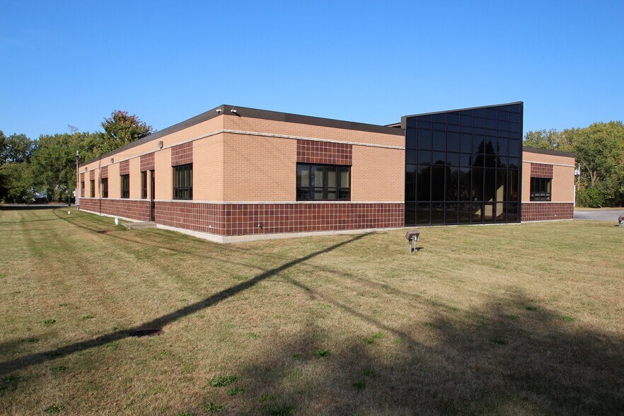 More Photos Of 14240 Dante Ave, Dolton Loft Creative Space For Lease