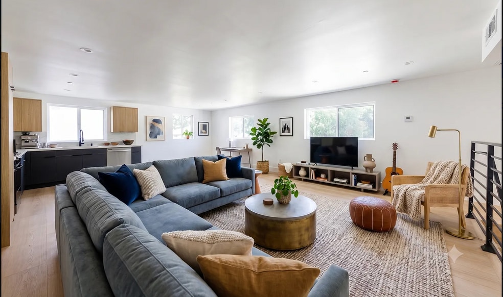 More Photos Of 1330 S Longwood Ave, Los Angeles Apartments For Sale