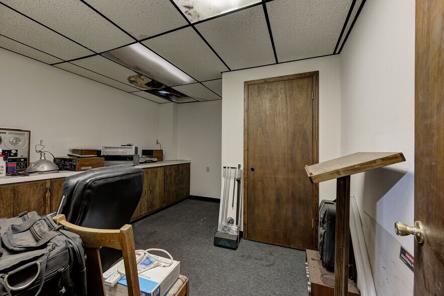 More Photos Of 515 Kings of Leon Ln, Oklahoma City Manufacturing For Sale