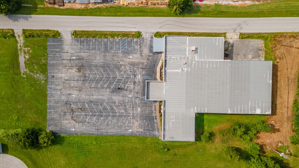 More Photos Of 1849 Gardner Ln NW, Corydon Sports And Entertainment For Sale