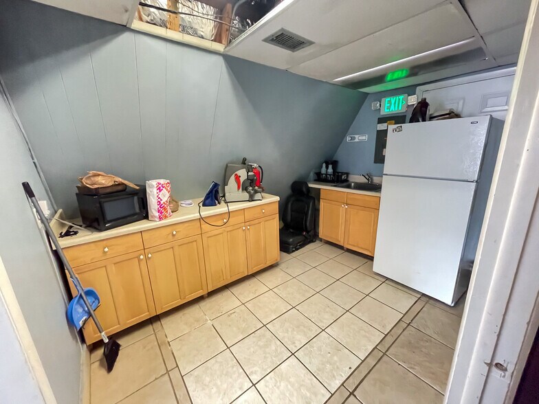 More Photos Of 1712 Kamler Ave, Orlando Office For Sale
