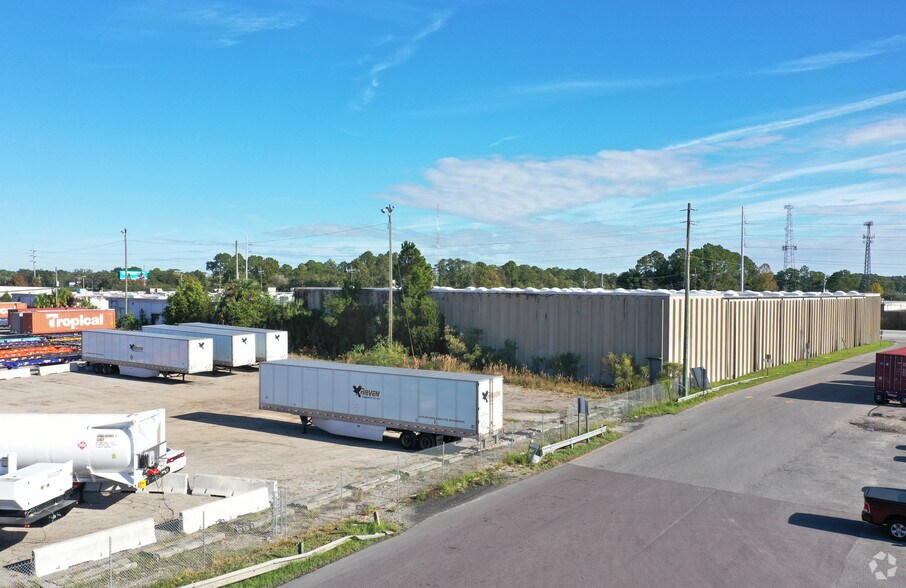 More Photos Of 6100 Philips Hwy, Jacksonville Warehouse For Lease