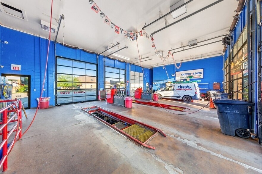 More Photos Of 18 W Merchants Dr, Montgomery Auto Repair For Sale