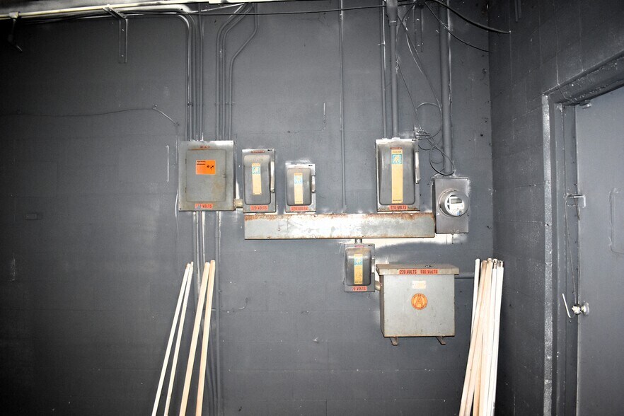 More Photos Of 710 N Perry St, Montgomery Industrial For Lease