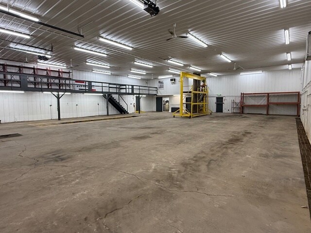More Photos Of 447 N Old State Road 2, Valparaiso Warehouse For Lease