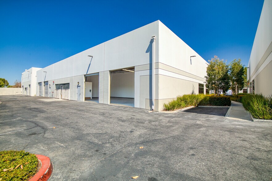 More Photos Of 11264 Monarch St, Garden Grove Warehouse For Sale