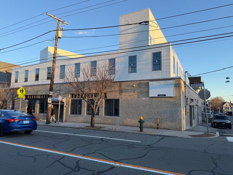 More Photos Of 536-540 Smith St, Providence Light Manufacturing For Sale