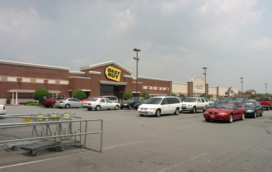 More Photos Of 945 N Point Dr, Alpharetta Storefront For Sale