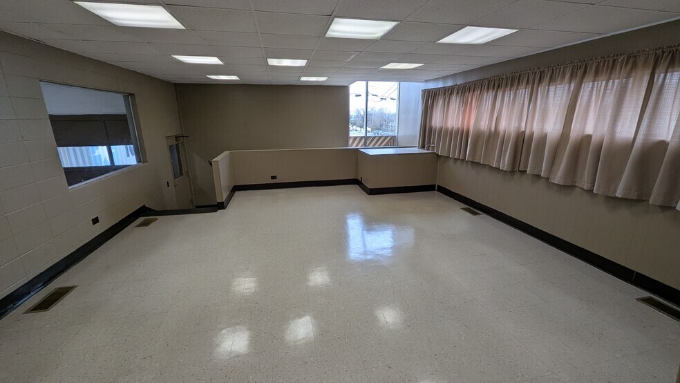 More Photos Of 109 Tredco Dr, Nashville Truck Terminal For Lease