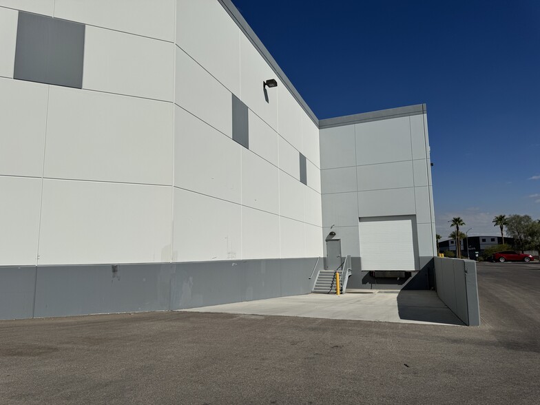 More Photos Of 6021 Badura Ave, Las Vegas Warehouse For Lease