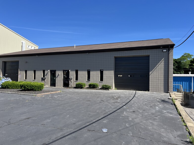 Primary Photo Of 58 Kent Ave, Warwick Warehouse For Lease