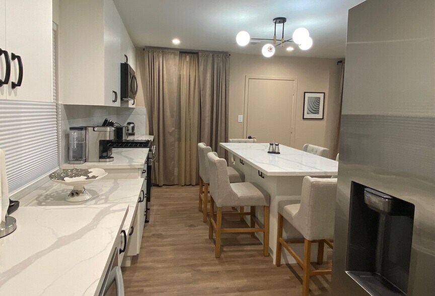 More Photos Of 405 W Broadway, Glendale Apartments For Sale
