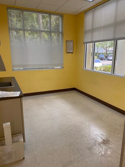 More Photos Of 681 Goodlette Rd N, Naples Medical For Sale