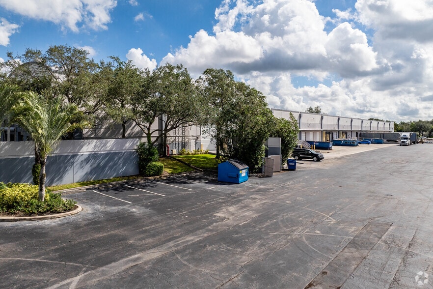 More Photos Of 13800 NW 2nd St, Sunrise Warehouse For Lease