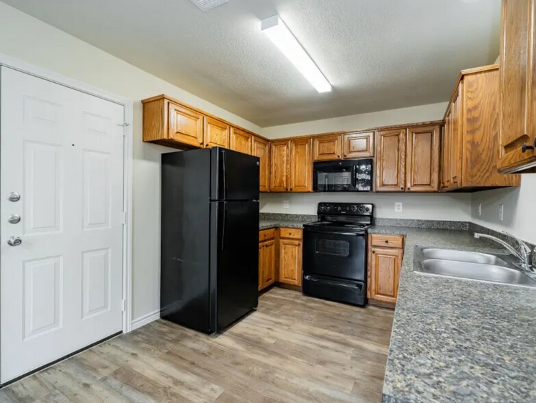 More Photos Of 26 Duplex Portfolio, Commerce Apartments For Sale