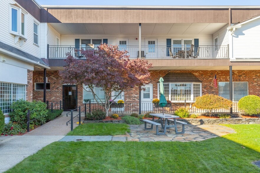 More Photos Of 225-243 King St, Northampton Unknown For Lease