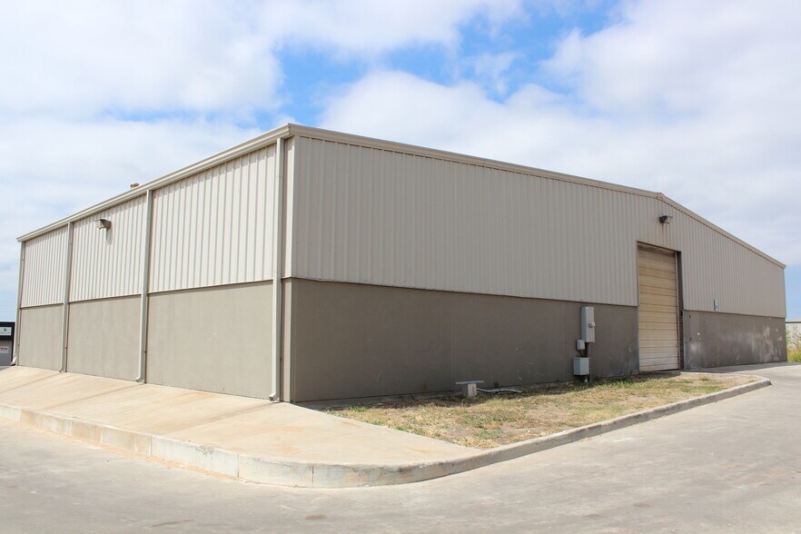 More Photos Of 1565 N 166th East Ave, Tulsa Service For Lease