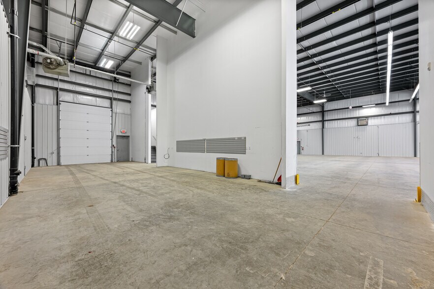 More Photos Of 5267 67 Av, Lloydminster Warehouse For Sale