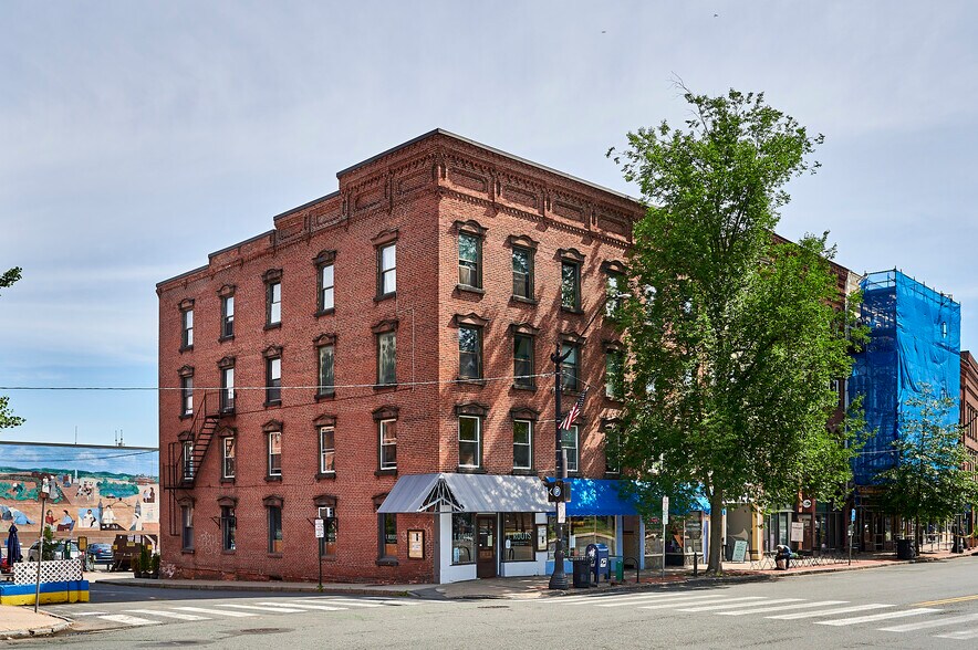 243 MAIN ST  