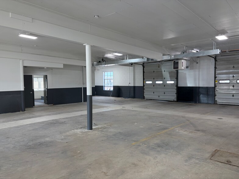More Photos Of 1230 S West Ave, Waukesha Light Distribution For Lease