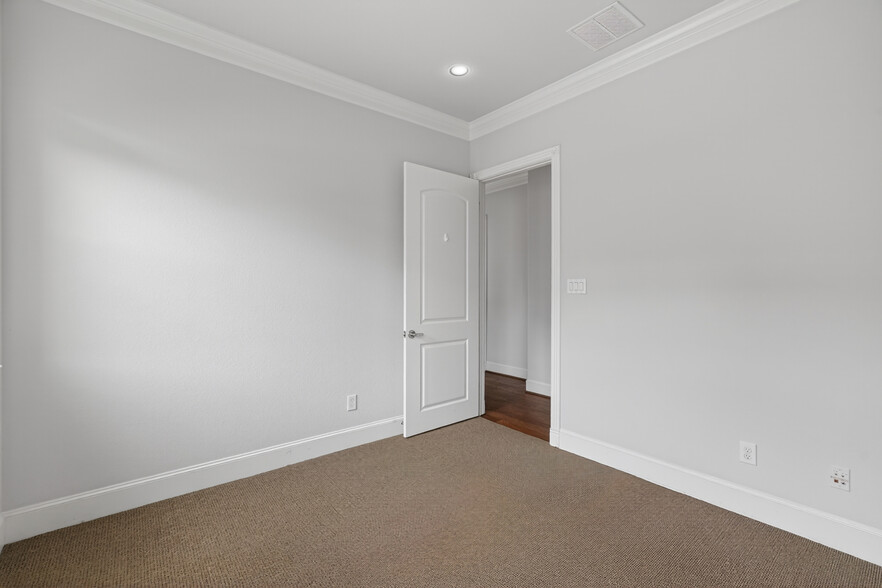 More Photos Of 25511 Budde Rd, The Woodlands Office For Sale