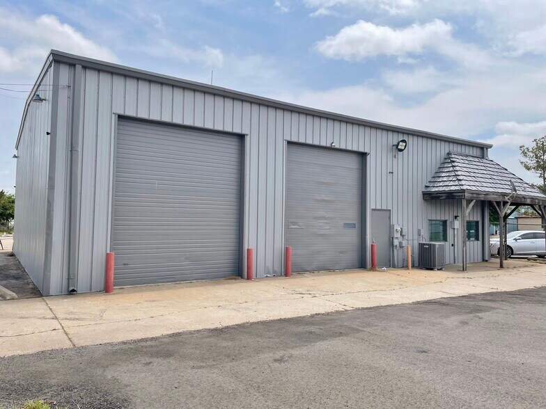 More Photos Of 1707 Topeka Dr, Norman Freestanding For Lease