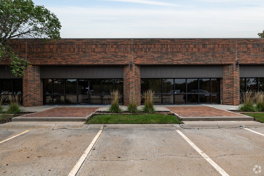 More Photos Of 3450 N Rock Rd, Wichita Office For Lease