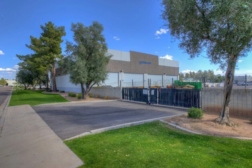 More Photos Of 1750 S Los Feliz Dr, Tempe Distribution For Lease