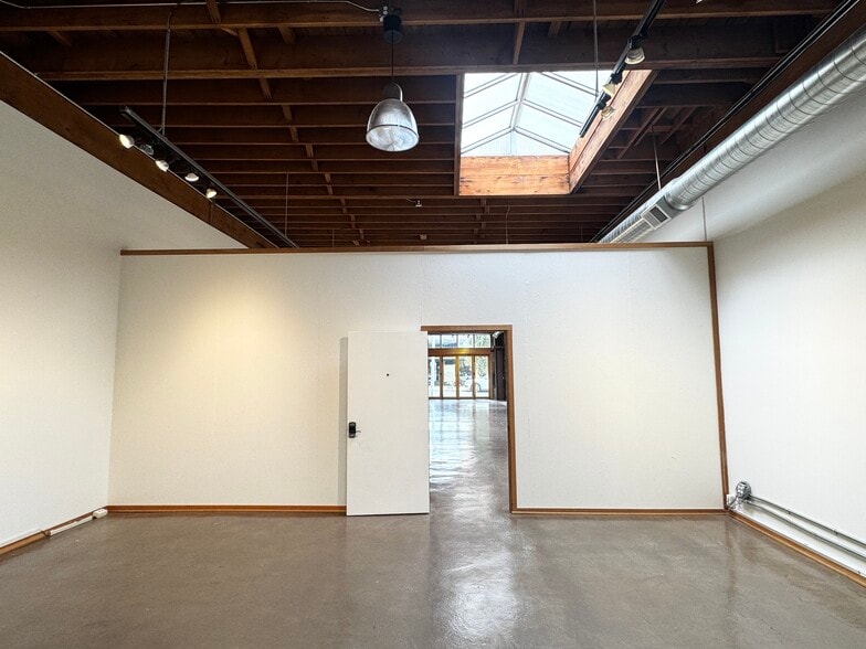 More Photos Of 528 NW 11th Ave, Portland Storefront For Lease