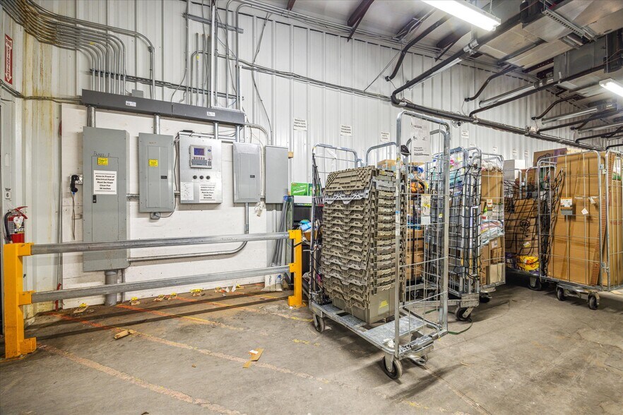 More Photos Of 136 E Crosstimbers St, Houston Freestanding For Lease