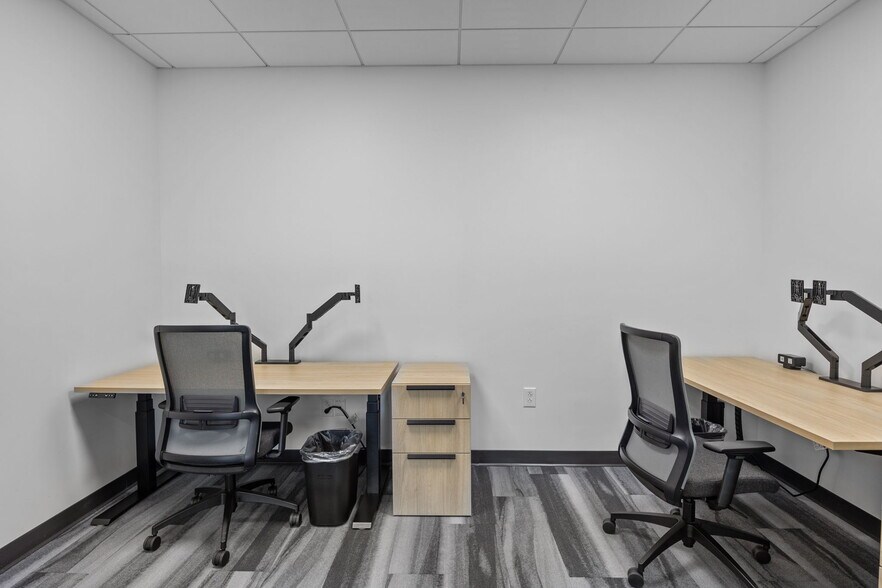 More Photos Of 1000 Northbrook Dr, Trevose Office For Sale