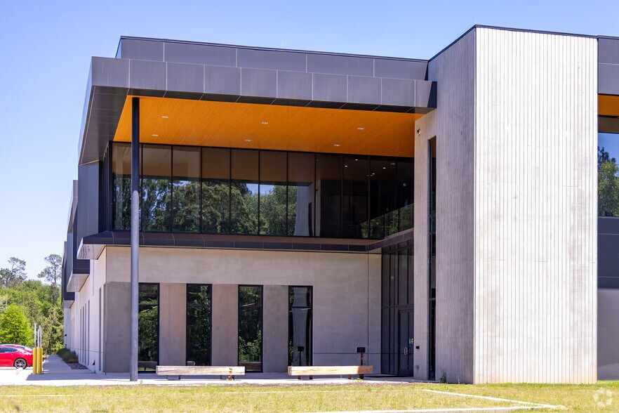 More Photos Of 10130 Deison Park Blvd, Conroe Manufacturing For Sale